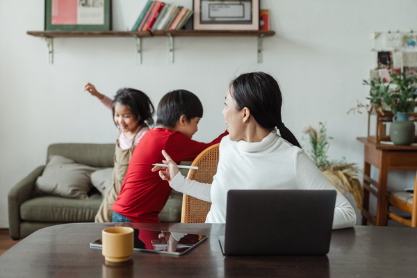 Problems of work-from-home moms and tips to tackle the challenges